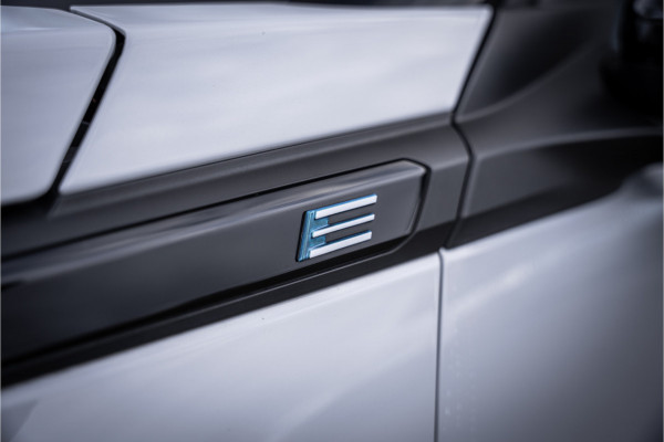 Peugeot e-2008 EV GT 54 kWh ** Camera ** Navigatie ** Rijbereik tot 568km (WLTP)