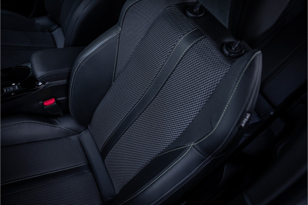 Peugeot e-2008 EV GT 54 kWh ** Camera ** Navigatie ** Rijbereik tot 568km (WLTP)