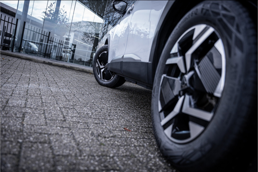 Peugeot e-2008 EV GT 54 kWh ** Camera ** Navigatie ** Rijbereik tot 568km (WLTP)