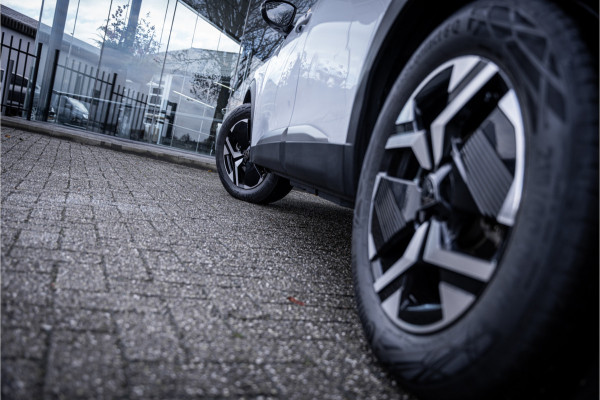 Peugeot e-2008 EV GT 54 kWh ** Camera ** Navigatie ** Rijbereik tot 568km (WLTP)