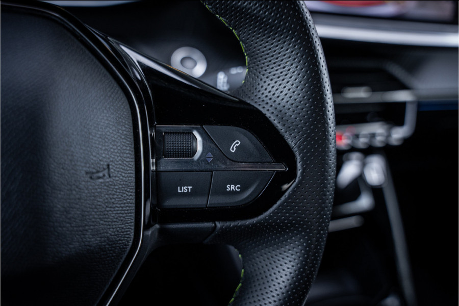 Peugeot e-2008 EV GT 54 kWh ** Camera ** Navigatie ** Rijbereik tot 568km (WLTP)