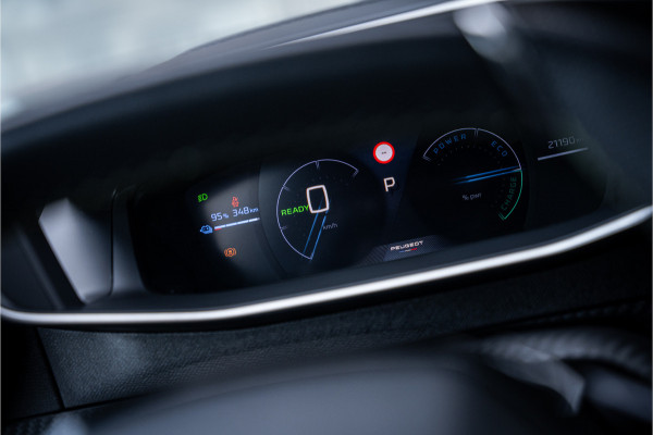 Peugeot e-2008 EV GT 54 kWh ** Camera ** Navigatie ** Rijbereik tot 568km (WLTP)