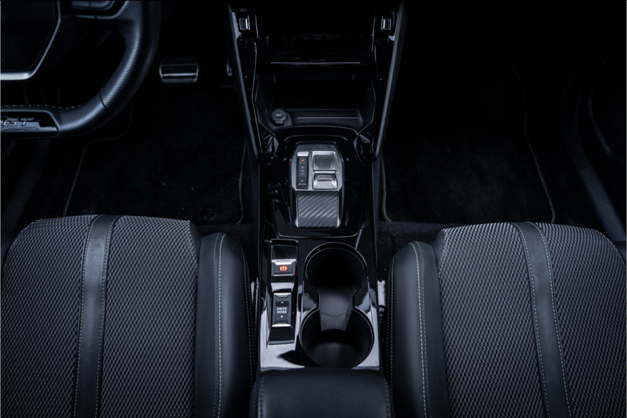 Peugeot e-2008 EV GT 54 kWh ** Camera ** Navigatie ** Rijbereik tot 568km (WLTP)