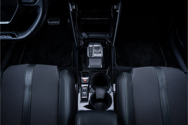 Peugeot e-2008 EV GT 54 kWh ** Camera ** Navigatie ** Rijbereik tot 568km (WLTP)