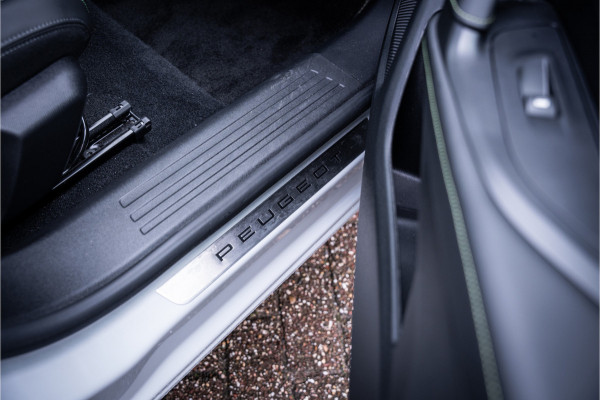 Peugeot e-2008 EV GT 54 kWh ** Camera ** Navigatie ** Rijbereik tot 568km (WLTP)