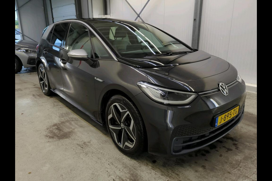 Volkswagen ID.3 First Plus 58 kWh Navigatie Apple Carplay/Android Auto Adaptive Cruise Control Camera Parkeersensoren Stoel- en stuurverwarming Lichtmetalen velgen Climate Control