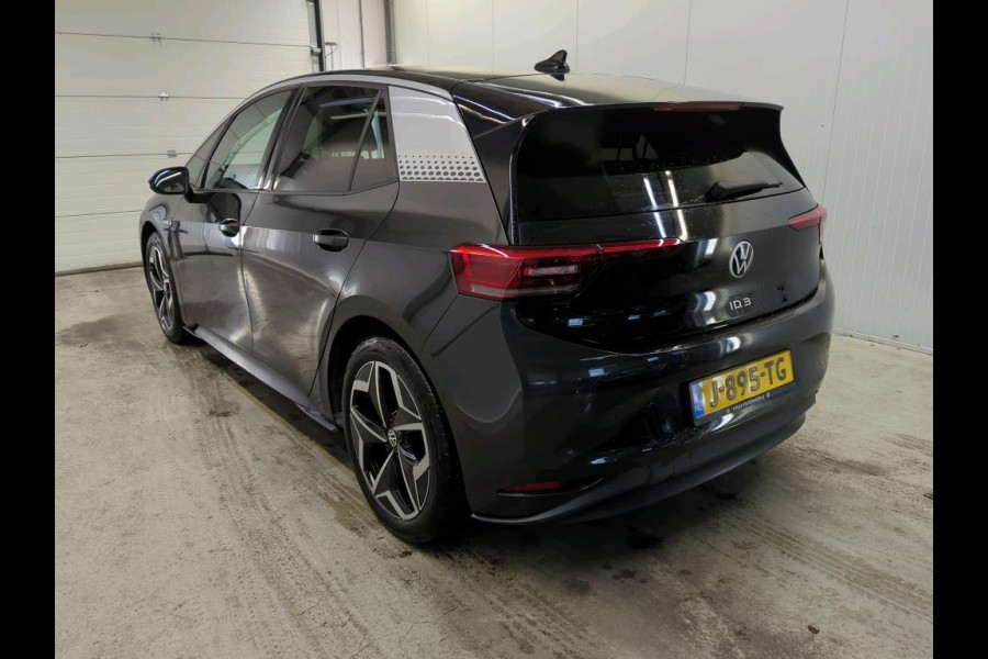 Volkswagen ID.3 First Plus 58 kWh Navigatie Apple Carplay/Android Auto Adaptive Cruise Control Camera Parkeersensoren Stoel- en stuurverwarming Lichtmetalen velgen Climate Control