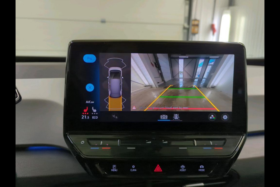 Volkswagen ID.3 First Plus 58 kWh Navigatie Apple Carplay/Android Auto Adaptive Cruise Control Camera Parkeersensoren Stoel- en stuurverwarming Lichtmetalen velgen Climate Control