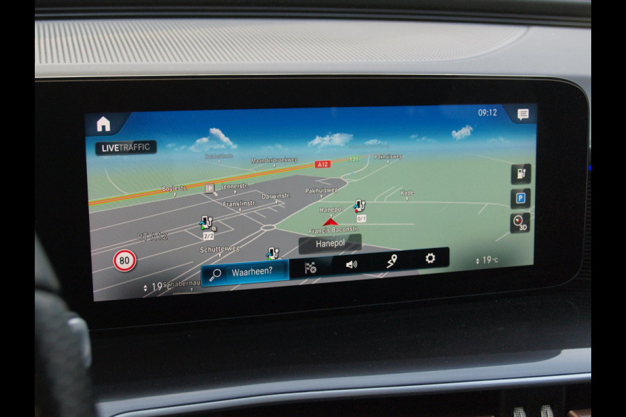 Mercedes-Benz EQC 400 4MATIC Business Solution AMG 80 kWh | AMG Night Edition | Camera | Cruise Control | Sfeerverlichting | NL-Auto |