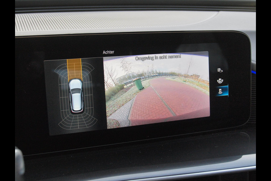 Mercedes-Benz EQC 400 4MATIC Business Solution AMG 80 kWh | AMG Night Edition | Camera | Cruise Control | Sfeerverlichting | NL-Auto |
