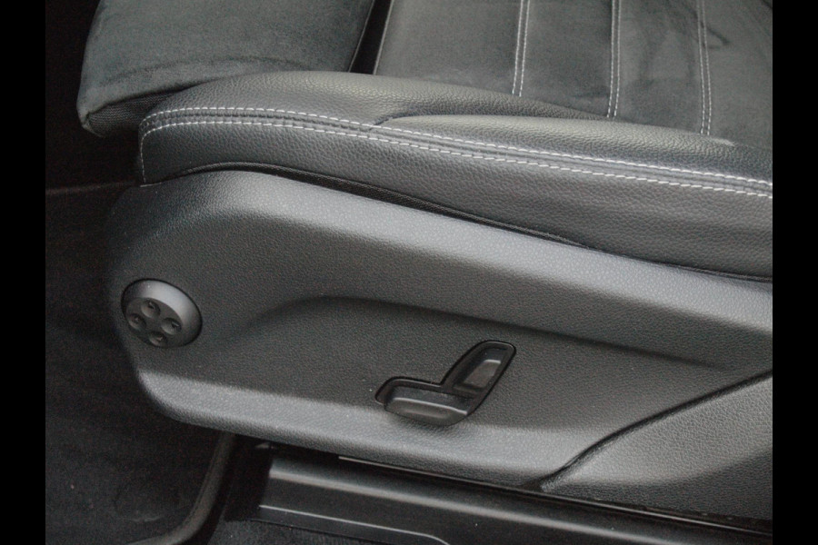 Mercedes-Benz EQC 400 4MATIC Business Solution AMG 80 kWh | AMG Night Edition | Camera | Cruise Control | Sfeerverlichting | NL-Auto |