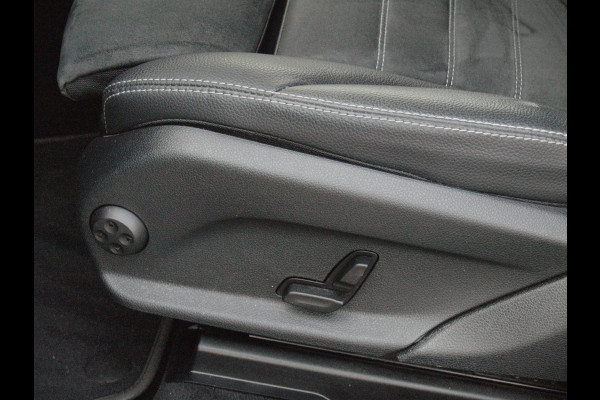 Mercedes-Benz EQC 400 4MATIC Business Solution AMG 80 kWh | AMG Night Edition | Camera | Cruise Control | Sfeerverlichting | NL-Auto |