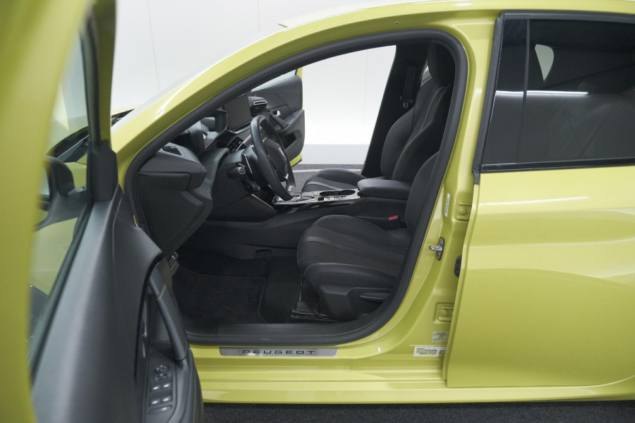 Peugeot 208 Hybrid 136 e-DCS6 GT | Camera | Apple Carplay | Parkeersensoren
