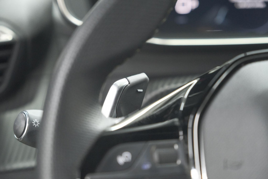 Peugeot 208 Hybrid 136 e-DCS6 GT | Camera | Apple Carplay | Parkeersensoren