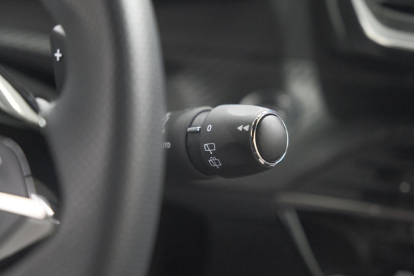 Peugeot 208 Hybrid 136 e-DCS6 GT | Camera | Apple Carplay | Parkeersensoren