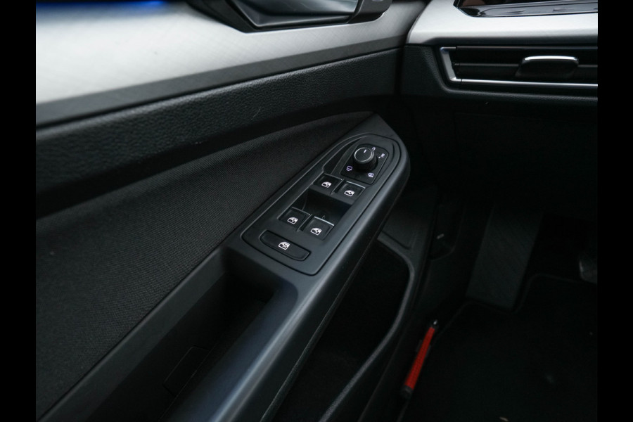 Volkswagen Golf Variant 2.0 TDI Life Business (INCL-BTW)  *FULL-LED | DIGI-COCKPIT | NAVI-FULLMAP | HEATED-COMFORTSEATS | KEYLESS | DAB+ | CARPLAY | ECC | AMBIENT-LIGHT | PDC | 16''ALU*