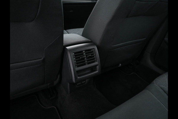 Volkswagen Golf Variant 2.0 TDI Life Business (INCL-BTW)  *FULL-LED | DIGI-COCKPIT | NAVI-FULLMAP | HEATED-COMFORTSEATS | KEYLESS | DAB+ | CARPLAY | ECC | AMBIENT-LIGHT | PDC | 16''ALU*