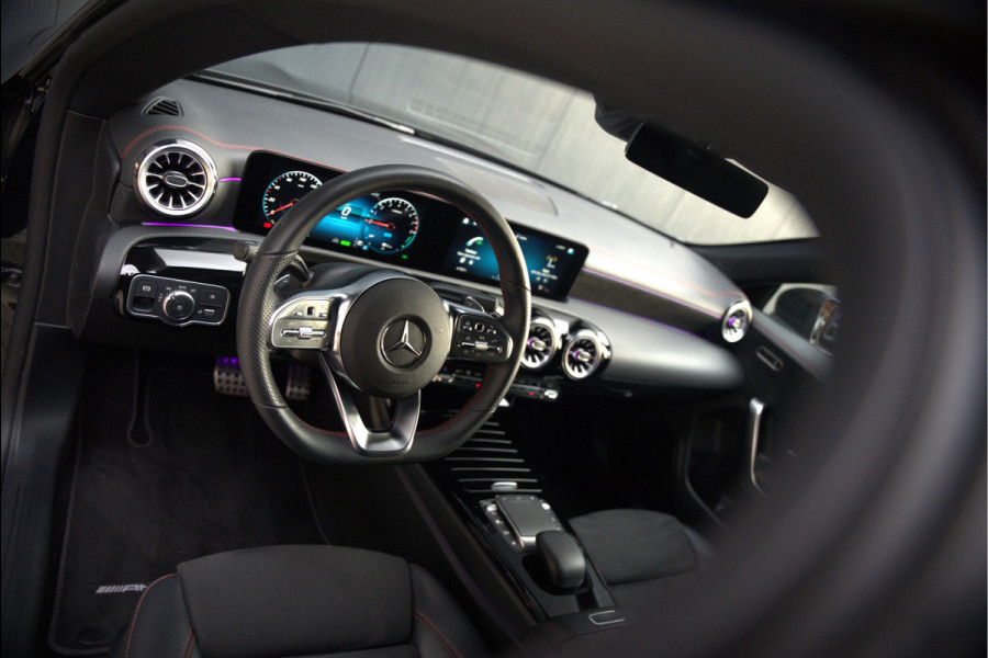 Mercedes-Benz CLA-Klasse 250 e Premium Plus | AMG Line | CLA45 Styling | Stoelverwarming | Keyless | Adaptive Cruise Control | Ambiance verlichting | Camera | Parkeersensoren |