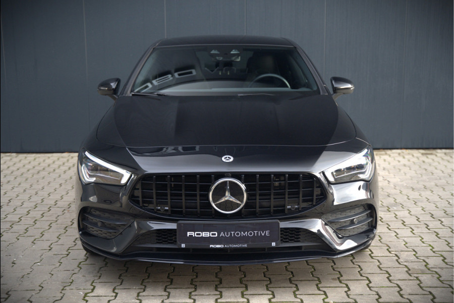 Mercedes-Benz CLA-Klasse 250 e Premium Plus | AMG Line | CLA45 Styling | Stoelverwarming | Keyless | Adaptive Cruise Control | Ambiance verlichting | Camera | Parkeersensoren |