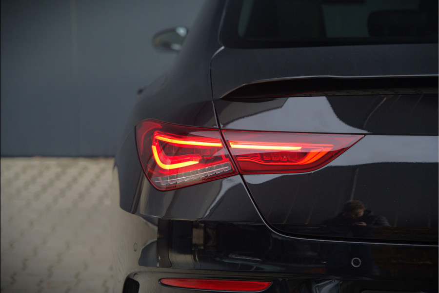 Mercedes-Benz CLA-Klasse 250 e Premium Plus | AMG Line | CLA45 Styling | Stoelverwarming | Keyless | Adaptive Cruise Control | Ambiance verlichting | Camera | Parkeersensoren |