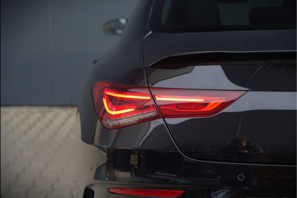 Mercedes-Benz CLA-Klasse 250 e Premium Plus | AMG Line | CLA45 Styling | Stoelverwarming | Keyless | Adaptive Cruise Control | Ambiance verlichting | Camera | Parkeersensoren |