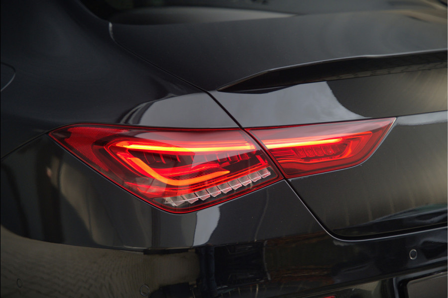 Mercedes-Benz CLA-Klasse 250 e Premium Plus | AMG Line | CLA45 Styling | Stoelverwarming | Keyless | Adaptive Cruise Control | Ambiance verlichting | Camera | Parkeersensoren |