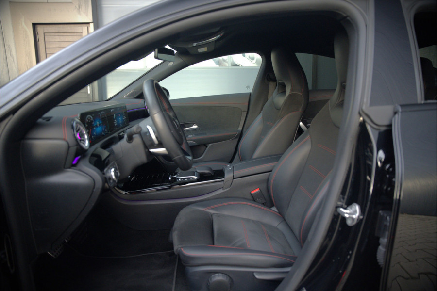 Mercedes-Benz CLA-Klasse 250 e Premium Plus | AMG Line | CLA45 Styling | Stoelverwarming | Keyless | Adaptive Cruise Control | Ambiance verlichting | Camera | Parkeersensoren |