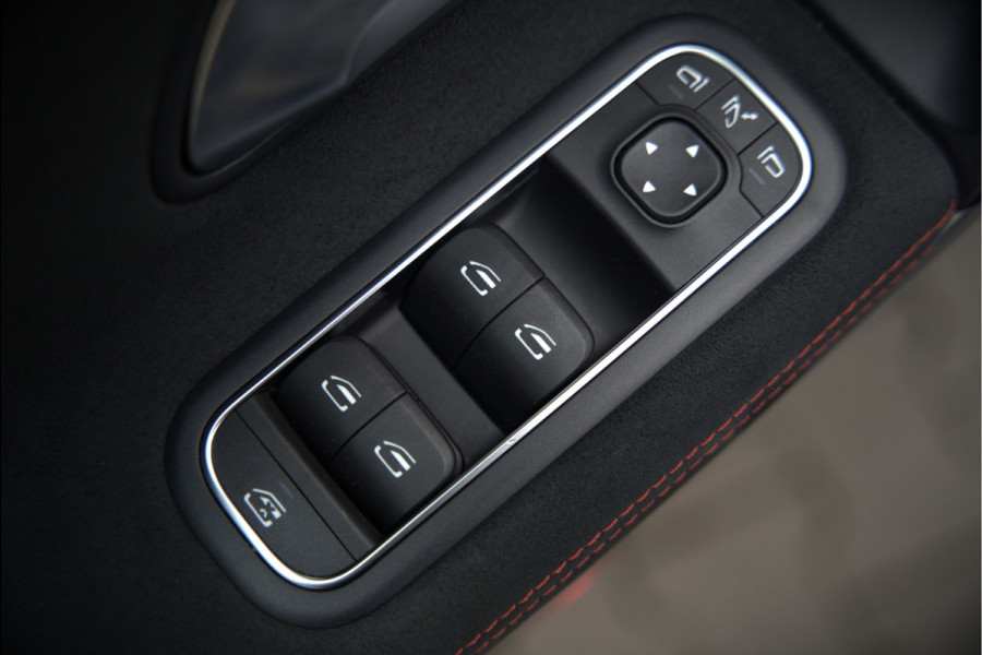 Mercedes-Benz CLA-Klasse 250 e Premium Plus | AMG Line | CLA45 Styling | Stoelverwarming | Keyless | Adaptive Cruise Control | Ambiance verlichting | Camera | Parkeersensoren |