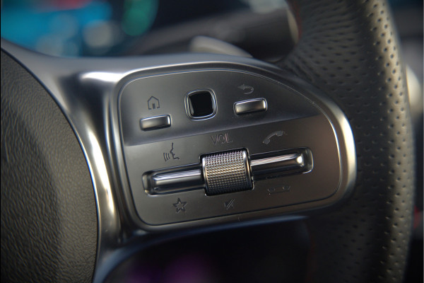 Mercedes-Benz CLA-Klasse 250 e Premium Plus | AMG Line | CLA45 Styling | Stoelverwarming | Keyless | Adaptive Cruise Control | Ambiance verlichting | Camera | Parkeersensoren |