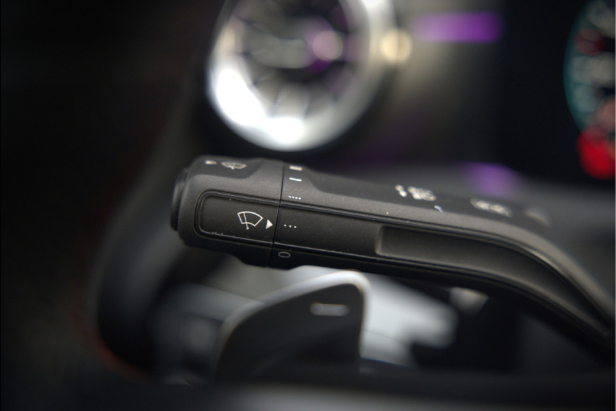 Mercedes-Benz CLA-Klasse 250 e Premium Plus | AMG Line | CLA45 Styling | Stoelverwarming | Keyless | Adaptive Cruise Control | Ambiance verlichting | Camera | Parkeersensoren |