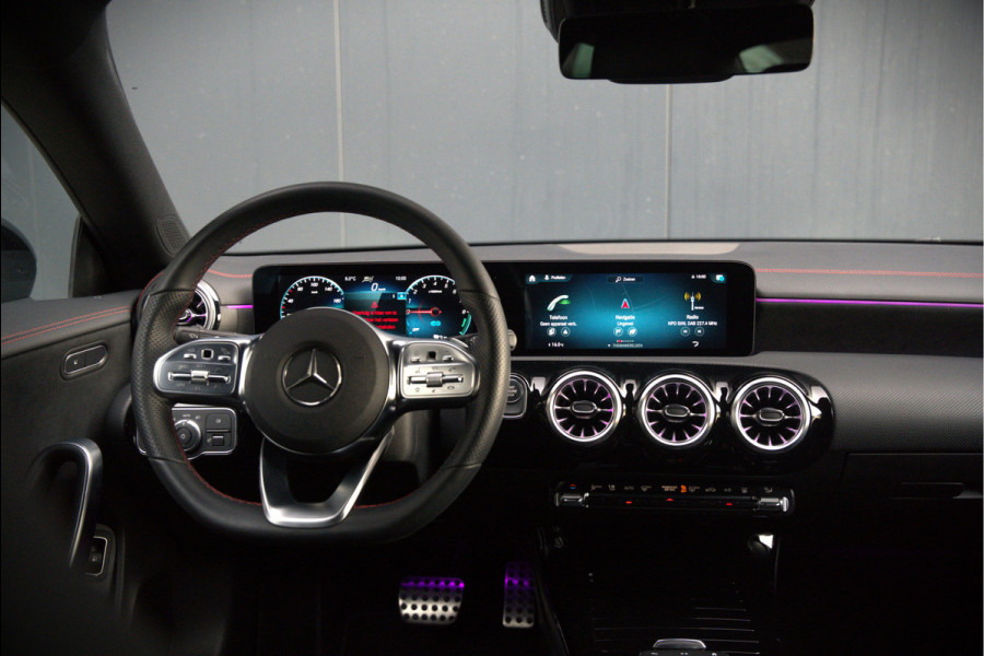 Mercedes-Benz CLA-Klasse 250 e Premium Plus | AMG Line | CLA45 Styling | Stoelverwarming | Keyless | Adaptive Cruise Control | Ambiance verlichting | Camera | Parkeersensoren |
