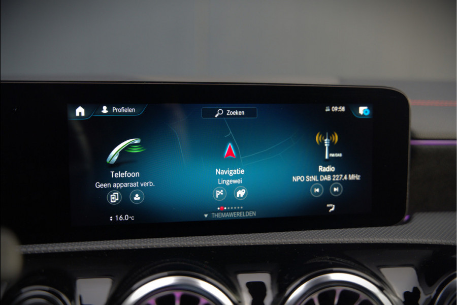 Mercedes-Benz CLA-Klasse 250 e Premium Plus | AMG Line | CLA45 Styling | Stoelverwarming | Keyless | Adaptive Cruise Control | Ambiance verlichting | Camera | Parkeersensoren |