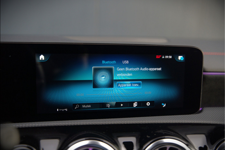 Mercedes-Benz CLA-Klasse 250 e Premium Plus | AMG Line | CLA45 Styling | Stoelverwarming | Keyless | Adaptive Cruise Control | Ambiance verlichting | Camera | Parkeersensoren |