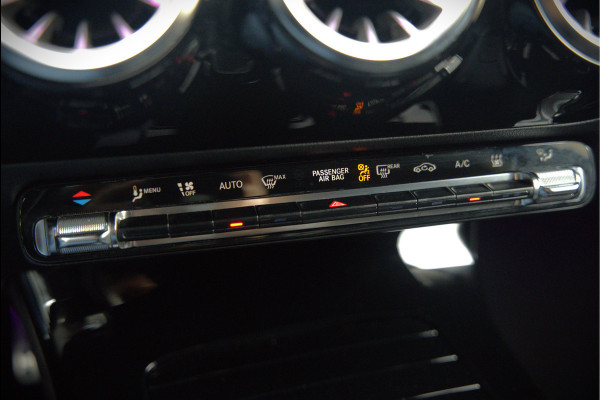 Mercedes-Benz CLA-Klasse 250 e Premium Plus | AMG Line | CLA45 Styling | Stoelverwarming | Keyless | Adaptive Cruise Control | Ambiance verlichting | Camera | Parkeersensoren |