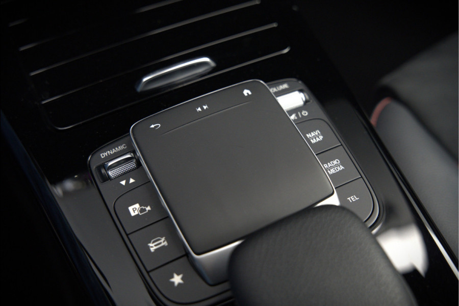 Mercedes-Benz CLA-Klasse 250 e Premium Plus | AMG Line | CLA45 Styling | Stoelverwarming | Keyless | Adaptive Cruise Control | Ambiance verlichting | Camera | Parkeersensoren |