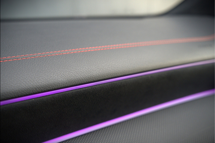 Mercedes-Benz CLA-Klasse 250 e Premium Plus | AMG Line | CLA45 Styling | Stoelverwarming | Keyless | Adaptive Cruise Control | Ambiance verlichting | Camera | Parkeersensoren |