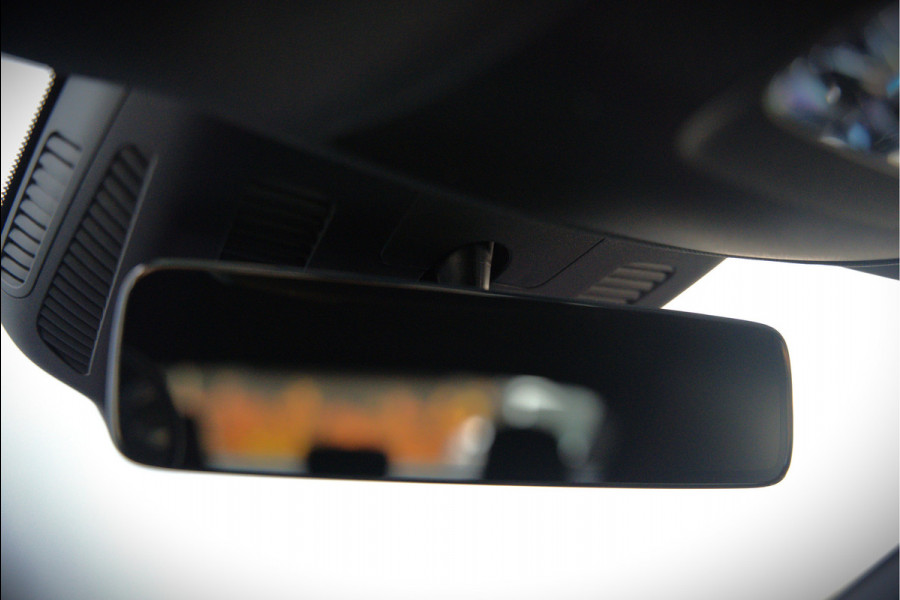 Mercedes-Benz CLA-Klasse 250 e Premium Plus | AMG Line | CLA45 Styling | Stoelverwarming | Keyless | Adaptive Cruise Control | Ambiance verlichting | Camera | Parkeersensoren |