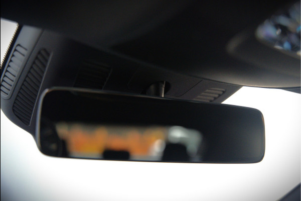 Mercedes-Benz CLA-Klasse 250 e Premium Plus | AMG Line | CLA45 Styling | Stoelverwarming | Keyless | Adaptive Cruise Control | Ambiance verlichting | Camera | Parkeersensoren |