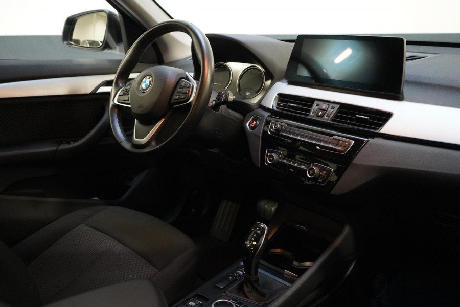 BMW X1 sDrive18i Executive Edition | Head-Up | Navigatie | Climate control | Cruise control