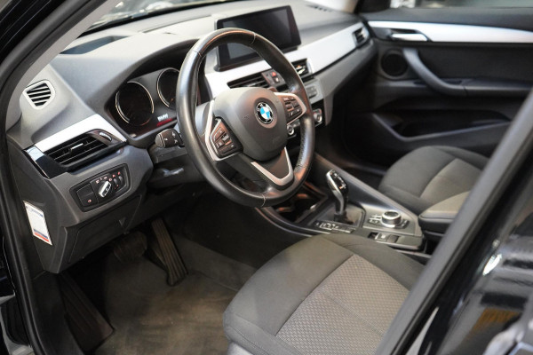 BMW X1 sDrive18i Executive Edition | Head-Up | Navigatie | Climate control | Cruise control