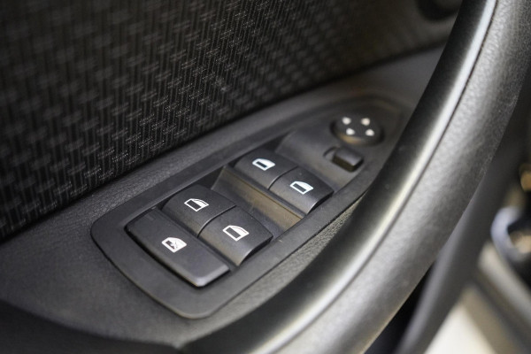 BMW X1 sDrive18i Executive Edition | Head-Up | Navigatie | Climate control | Cruise control