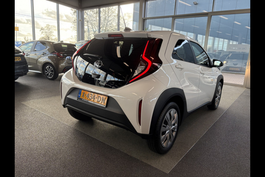 Toyota Aygo X 1.0 VVT-i 73pk Play 5-drs. CAMERA/CARPLAY/ADAPT.CRUISE/PRIVACYGLASS