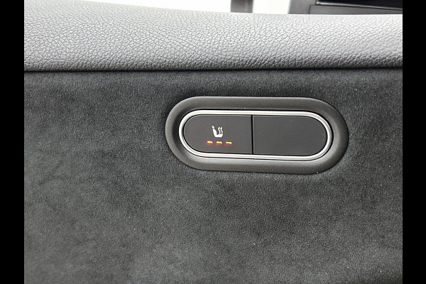 Mercedes-Benz A-Klasse 200 AMG -LINE (Dealer OnderH, Sfeerverlichting, Navigatie, StoelV, Cruise controle, Parkeersensoren, etc)