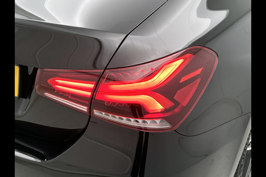 Mercedes-Benz A-Klasse 200 AMG -LINE (Dealer OnderH, Sfeerverlichting, Navigatie, StoelV, Cruise controle, Parkeersensoren, etc)