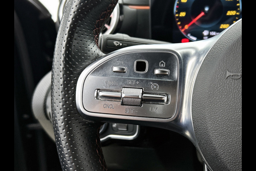 Mercedes-Benz A-Klasse 200 AMG -LINE (Dealer OnderH, Sfeerverlichting, Navigatie, StoelV, Cruise controle, Parkeersensoren, etc)