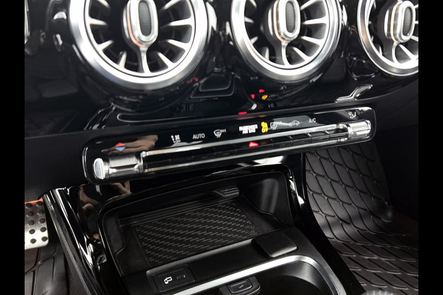 Mercedes-Benz A-Klasse 200 AMG -LINE (Dealer OnderH, Sfeerverlichting, Navigatie, StoelV, Cruise controle, Parkeersensoren, etc)