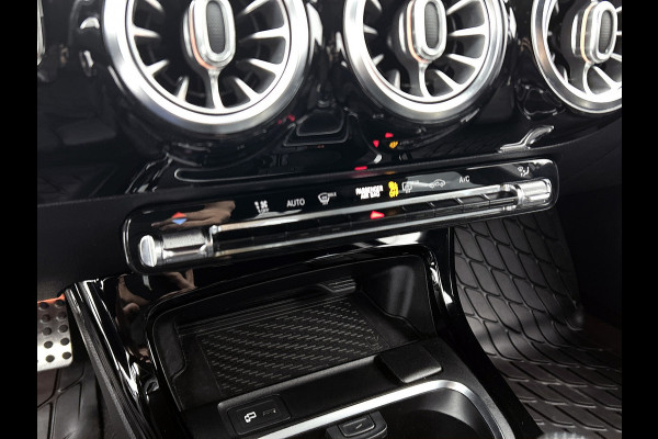 Mercedes-Benz A-Klasse 200 AMG -LINE (Dealer OnderH, Sfeerverlichting, Navigatie, StoelV, Cruise controle, Parkeersensoren, etc)