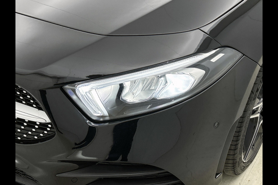 Mercedes-Benz A-Klasse 200 AMG -LINE (Dealer OnderH, Sfeerverlichting, Navigatie, StoelV, Cruise controle, Parkeersensoren, etc)