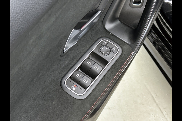 Mercedes-Benz A-Klasse 200 AMG -LINE (Dealer OnderH, Sfeerverlichting, Navigatie, StoelV, Cruise controle, Parkeersensoren, etc)