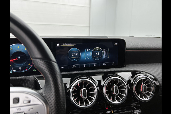 Mercedes-Benz A-Klasse 200 AMG -LINE (Dealer OnderH, Sfeerverlichting, Navigatie, StoelV, Cruise controle, Parkeersensoren, etc)